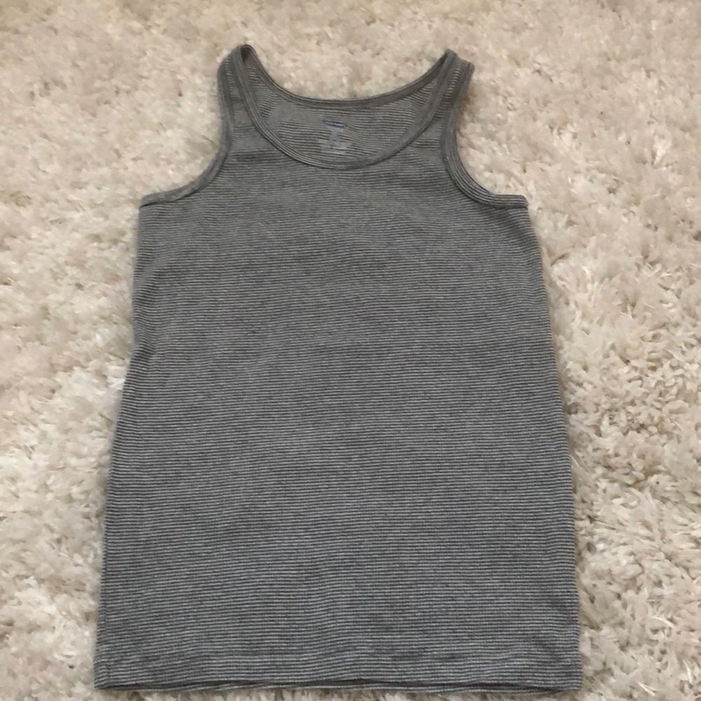 Old navy tank size 6/7 kt3